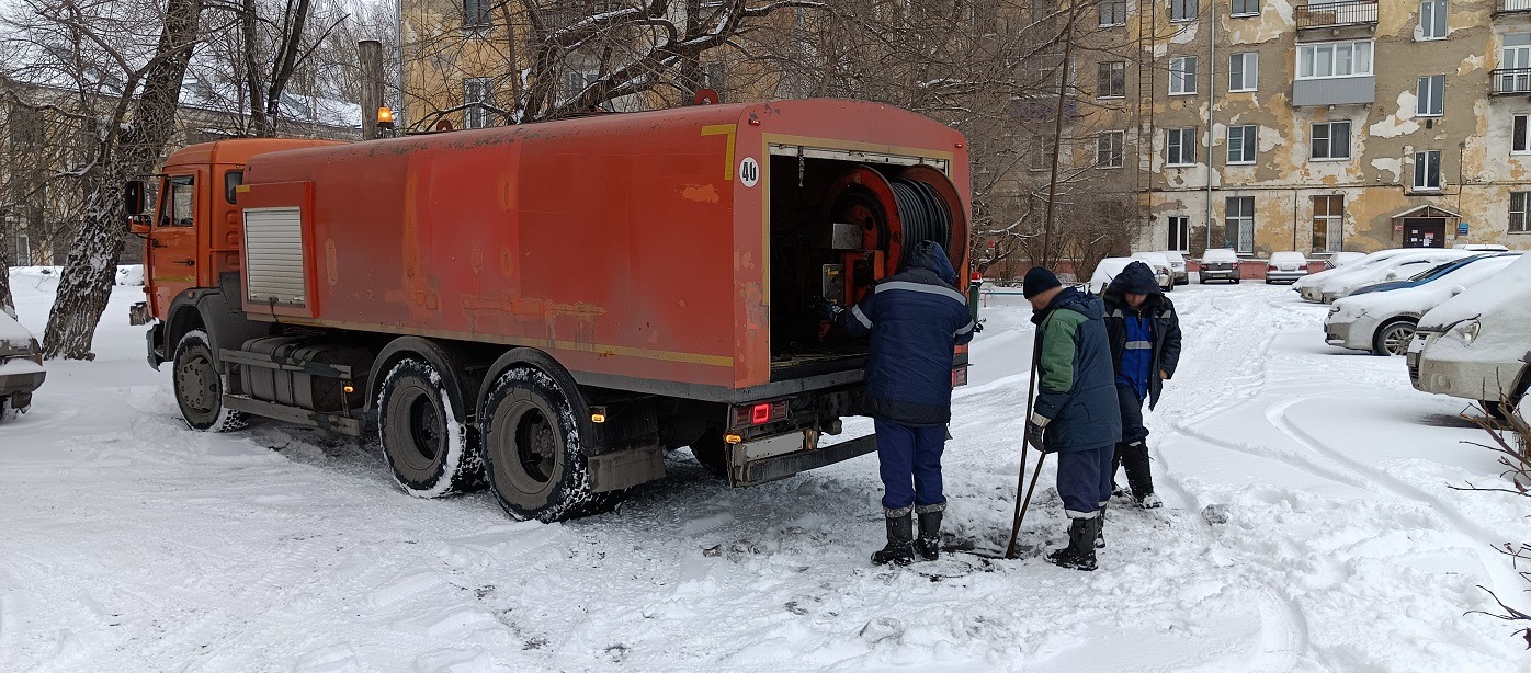 Прочистка канализации от засоров гидропромывочной машиной и специальным оборудованием в Киселевске