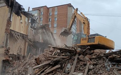 Промышленный снос и демонтаж зданий спецтехникой - Кемерово, цены, предложения специалистов