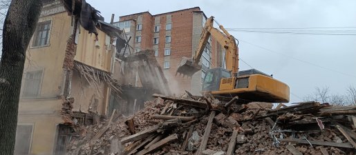 Промышленный снос и демонтаж зданий спецтехникой стоимость услуг и где заказать - Кемерово