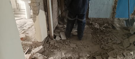 Демонтажные работы старой квартиры стоимость услуг и где заказать - Новокузнецк